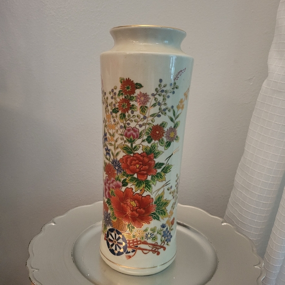 JAPANESE PORCELAIN FLORAL VASE DESIGN - Picture 4 of 5